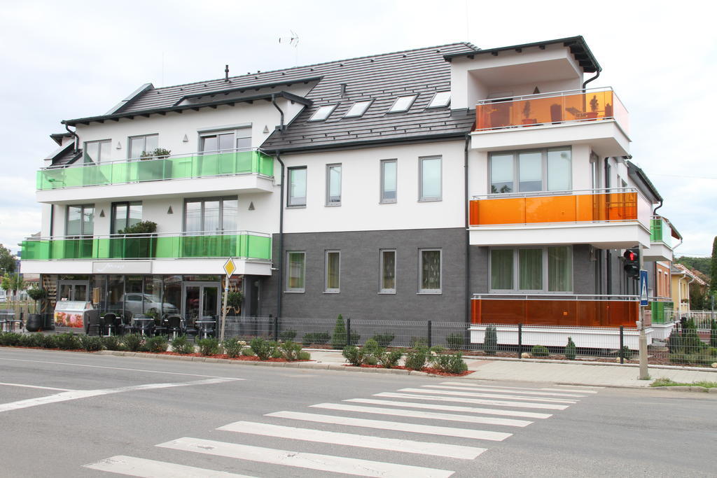 Nemeth Apartmanok シャールヴァール エクステリア 写真